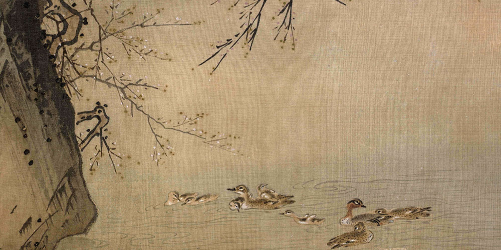 长记曾携手处，千树压、西湖寒碧。