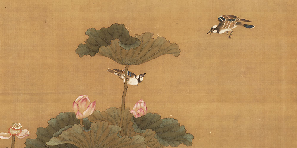 翻空白鸟时时见，照水红蕖细细香。