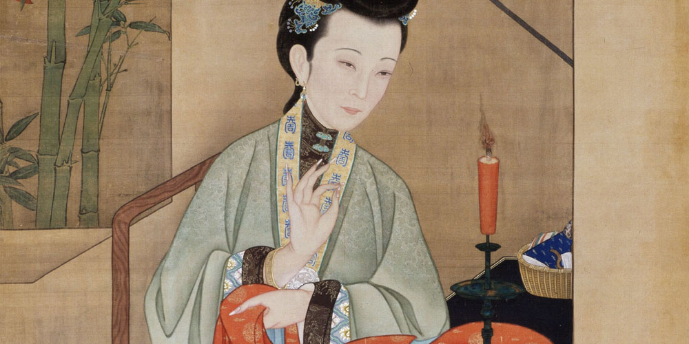 手如柔荑，肤如凝脂。