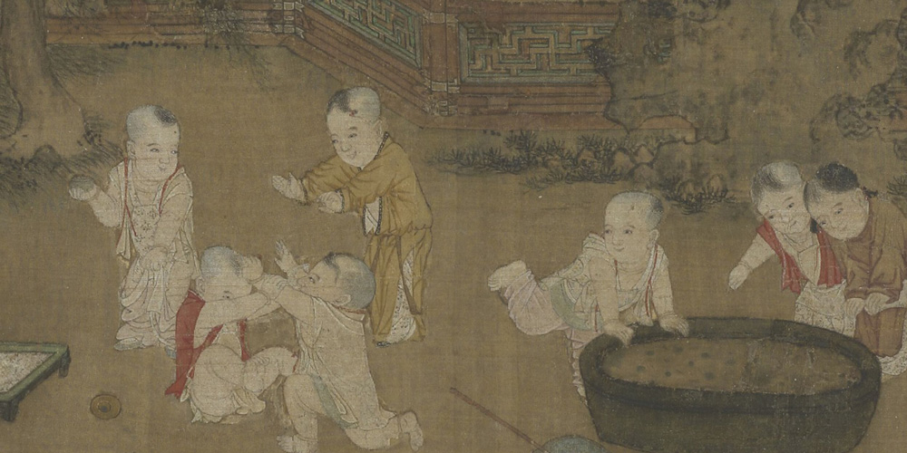骨重神寒天庙器，一双瞳人剪秋水。